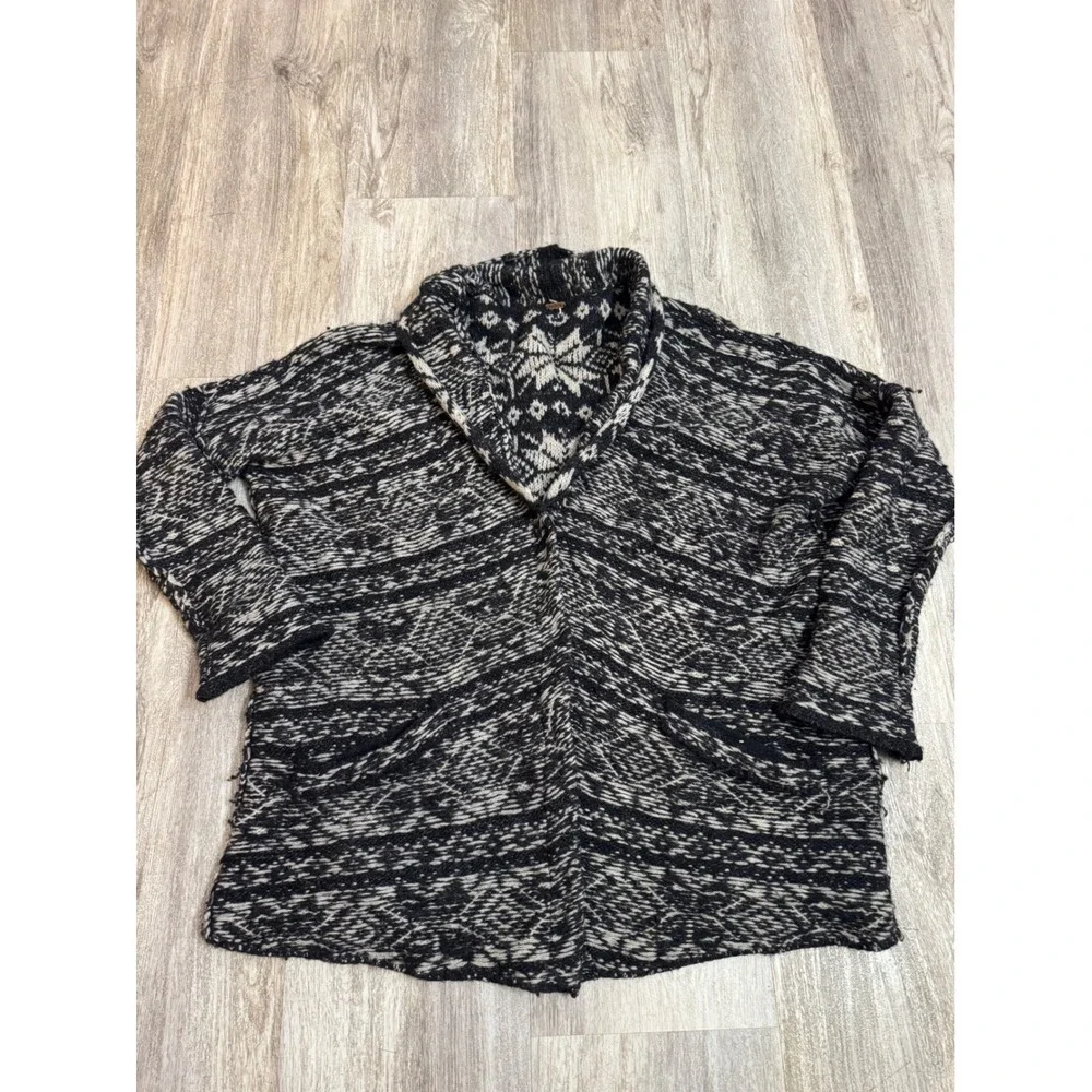 Free People- RARE‎ - Hidden SnowflakeInside Out Cardigan Size XS Oversized Fit